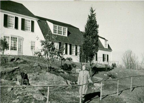Helen Keller in front of her home at Arcan Ridge, Easton
