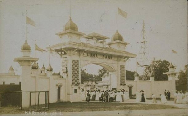The entrance to Luna Park, ca. 1907