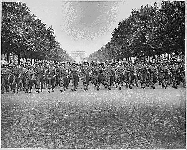 American troops of the 28th Infantry Division march down the Champs-Élysées