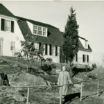 Helen Keller in front of her home at Arcan Ridge, Easton