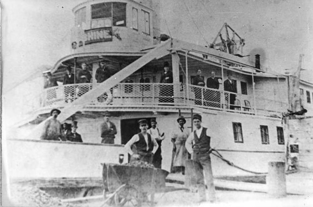 The crew and passengers of the steamboat Sunshine