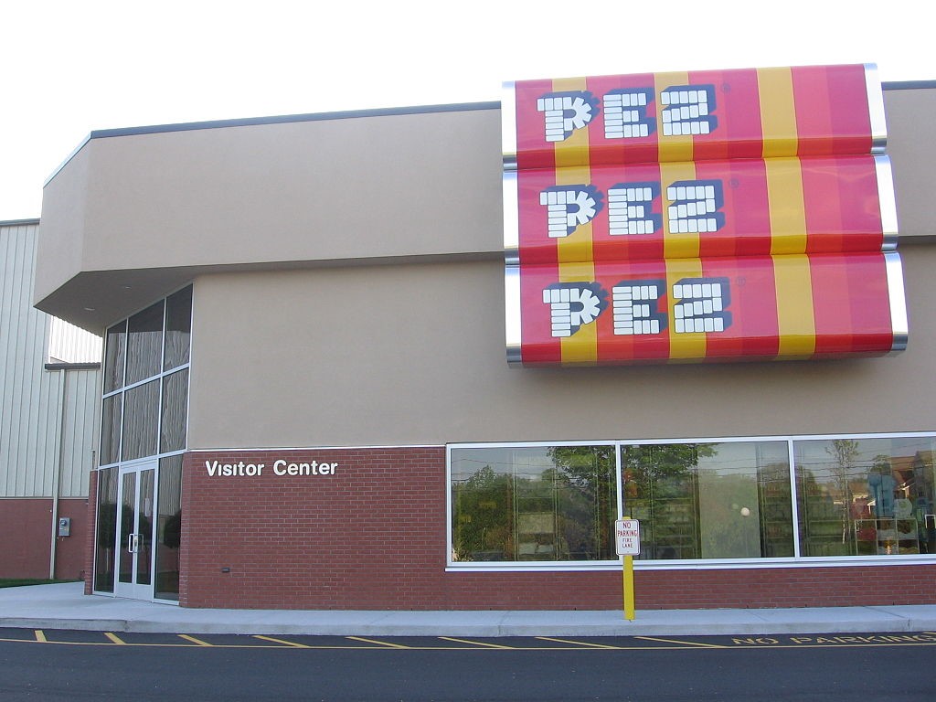 Image of a building with PEZ signs outside