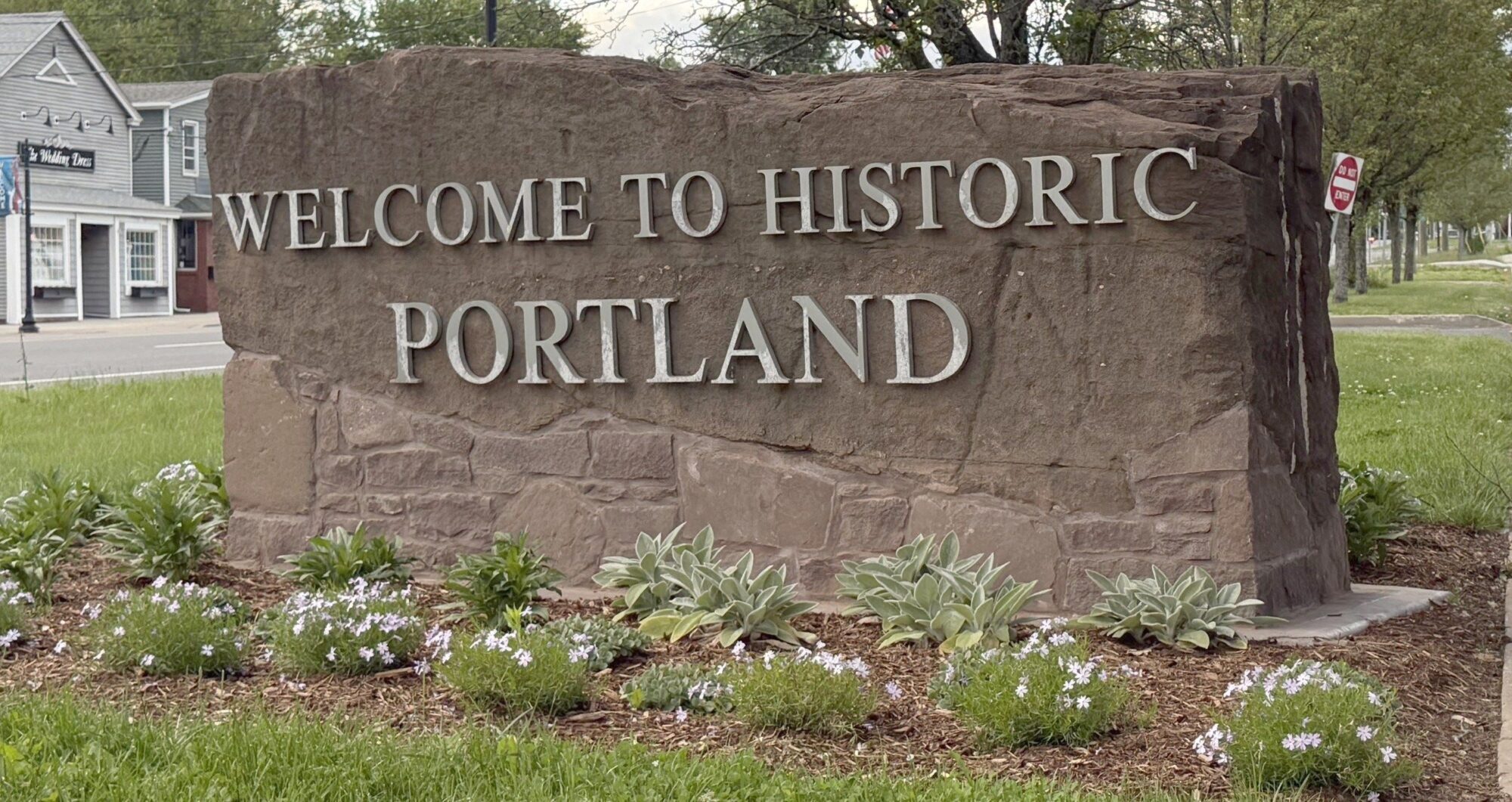 Welcome to Historic Portland sign. It is made of Portland brownstone and located at the entrance to town as vehicles exit the Arrigoni Bridge. - By Bob McDougall. <a href="http://rightsstatements.org/vocab/InC/1.0/">In copyright,</a> used with permission. Brownstone sign with the text "Welcome to Historic Portland"